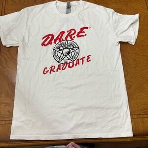 White D.A.R.E. Graduate T-Shirt vintage 90’s sz‎ medium unisex watauga county nc